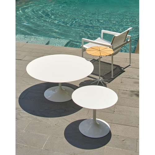 Saarinen Low Round Tulip Table, Outdoor White (H36, D51) - Knoll - Eero Saarinen - Tables - Furniture by Designcollectors