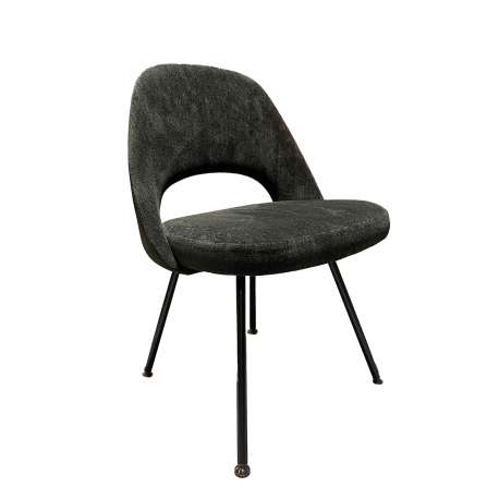 Saarinen Conference Chair, Black metal legs, Hyle Moss - Knoll - Furniture by Designcollectors