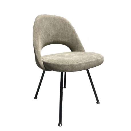 Saarinen Conference Chair, Black metal legs, Hyle Olive - Knoll - Furniture by Designcollectors